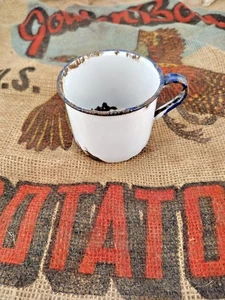 Vintage Weiß Emaillegeschirr Kaffeetasse Becher Blauer Rand - Bild 1 von 7