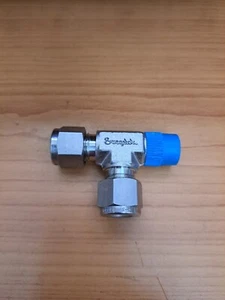 Swagelok SS-600-3TMT , 3/8 x 1/4 NPT x 3/8 - Picture 1 of 2