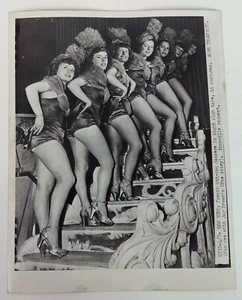 vintage NEWSPHOTO CAN CAN NIGHTCLUB DANCERS NEW YORK 1950s - Picture 1 of 4