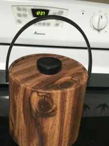 SECCHIELLO GHIACCIO VINTAGE METÀ SECOLO PLASTICO RIVESTITO IN VINILE CON MANIGLIA E COPERCHIO - Foto 1 di 1