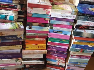 Bücher Paket Romane Krimis Belletristik Humor Literatur Romantik Überraschung - Bild 1 von 7