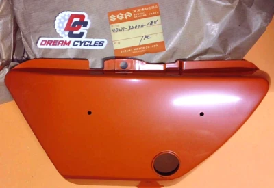 NUEVO DE LOTE ORIGINAL SUZUKI TS400 1974 LH CUBIERTA LATERAL CORDBA NARANJA NUEVO ENVÍO RÁPIDO APACHE Foto 1 de 2