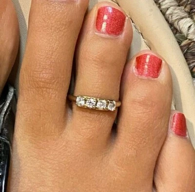 Anillo redondo de plata de ley 925 con 4 piedras y diamantes simulados de 0,10 quilates para mujer Foto 1 de 4