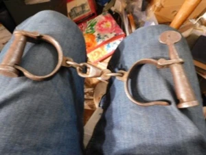 19TH CENTURY HAND FORGED IRON METAL PRISONER HANDCUFFS WITH KEY - Picture 1 of 10