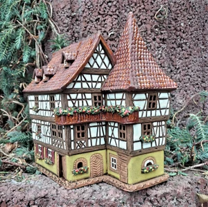 Keramik Teelichthaus Fachwerkhaus mit Turm Duftölhaus Esse Handmade Weiß-Ocker - Bild 1 von 5