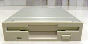 YE Data YD-702D-6037D 3.5" 1.44Mb Floppy Disk Drive RETRO-BRITED TESTED WORKING - Picture 1 of 4