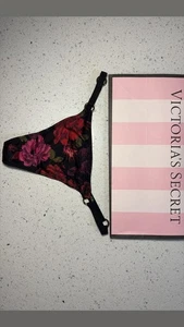 Victoria’s Secret Very sexy Ring hardware v-string panty red floral Size XS NWT - Picture 1 of 4