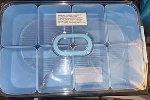 8 Fächer Snackle Box Behälter geteilt Serviertablett mit Deckel & Griff Neu - Bild 1 von 3