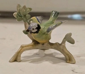 Porcelain Figure of Pearched Bird Metzler & Ortloff Delicate Germany ~ 2" - Picture 1 of 6
