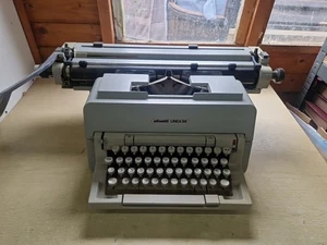 Olivetti Linea 98 typewriter with Extra Large Carriage  - Picture 1 of 8
