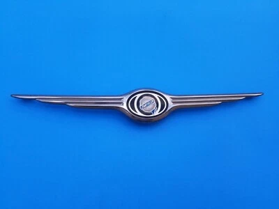 01 02 03 04 CHRYSLER TOWN & COUNTRY PARRILLA DELANTERA EMBLEMA INSIGNIA SÍMBOLO OEM (2002) Foto 1 de 4