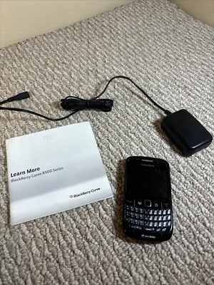 BlackBerry Curve 8500 negro (celular de EE. UU.) encendido, cable, faltan botones laterales Foto 1 de 4