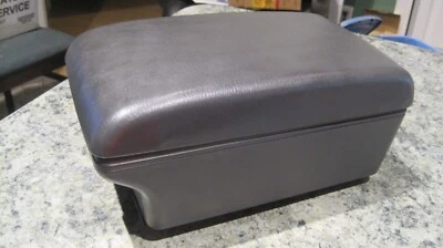 1997 NISSAN PATHFINDER CENTER CONSOLE STORAGE ARM REST LID TOP  GRAY - Image 1 of 4