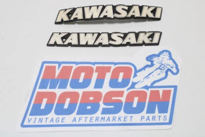 Insignia emblemas del tanque de combustible Kawasaki serie KZ stock OEM vendido como par Foto 1 de 4