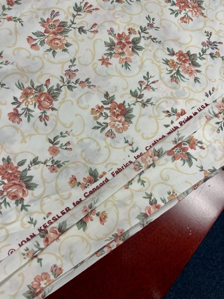 Tecido de algodão floral vintage Joan Kessler Concord pergaminhos de rosas EUA - Imagem 1 de 4