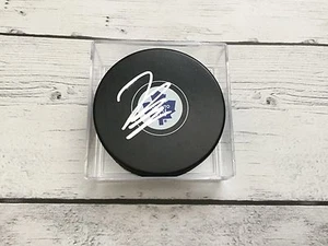 Disco de hockey Jonathan Bernier firmado por los Toronto Maple Leafs autografiado NHL b - Imagen 1 de 1