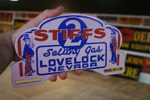 2 STIFFS VERKAUFEN TANKSTELLE LOVELOCK NEVADA PORZELLAN METALL TELLER AUFSATZ SCHILD  - Bild 1 von 8