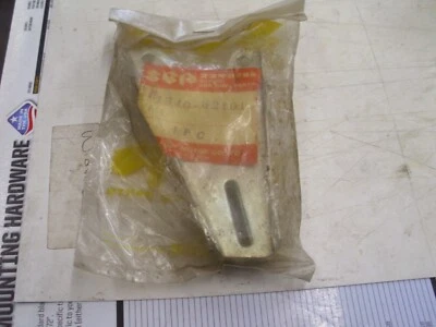 Placa guía de cadena trasera 61340-32101 nuevo de fábrica OEM Suzuki TM125/250/400 1973-75!# Foto 1 de 4