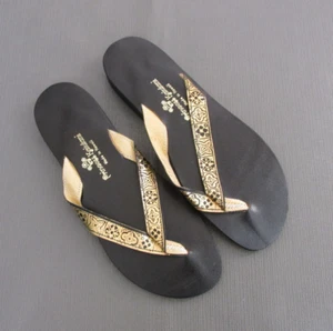 Vintage Unused Princess Kaiulani Flip Flops Black with Gold Hawaiian Tapa Print  - Picture 1 of 4