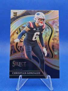 šµ 2023 Panini Select CHRISTIAN GONZALEZ Silver Prizm Rookie RC #286 Patriots - Foto 1 di 2