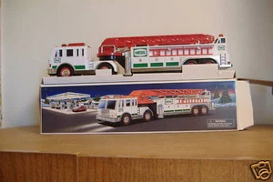 ~HESS~2000 FIRE TRUCK~MINT WITH BOX~ - Picture 1 of 1