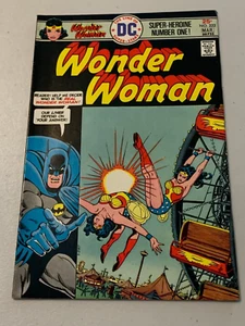 WONDER WOMAN #222 VF DC COMICS BRONZE AGE 1976 - Picture 1 of 2