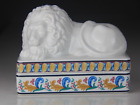 VTG ELIZABETH ARDEN Ceramic Powder Vanity Trinket Dish w/ Lion Figurine Lid