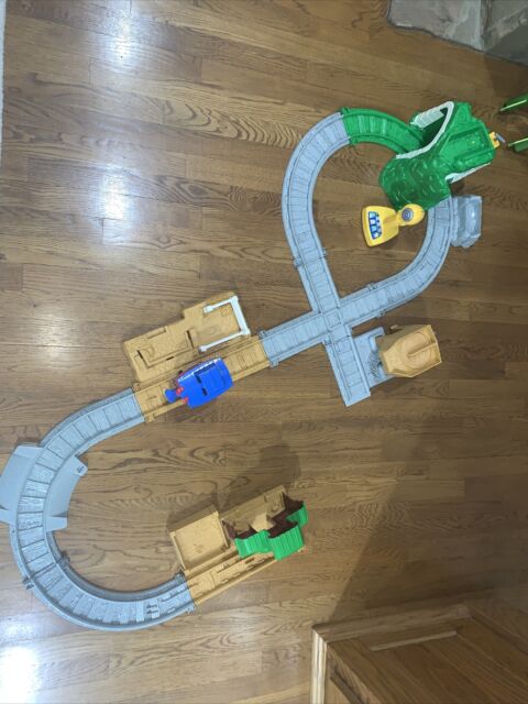 Kit de brinquedos de trem (Fisher Price Maria Fumaça + Thomas e seus  amigos) - Desapegos de Roupas quase novas ou nunca usadas para bebês,  crianças e mamães. 1223923