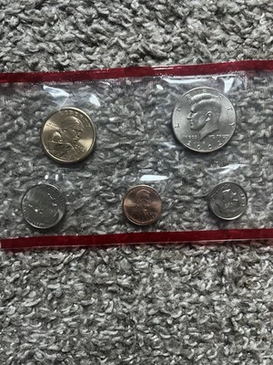 2002 Denver Mint Uncirculated Coin Set - Image 1 of 2