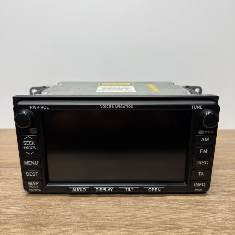 TOYOTA HILUX SATNAV UNIT PZ445-00331-01 2006-2015 SPARE OR REPAIR - Image 1 of 3