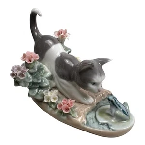 Lladro Porcelain Figurine “Kitty Confrontation” Kitty Meets Frog Original - Picture 1 of 6