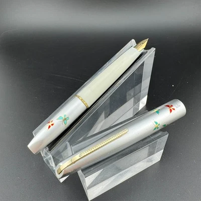 Pluma Estilográfica Platino Floral Mariposa Bolsillo Oro 14K Plumín Fino Foto 1 de 4