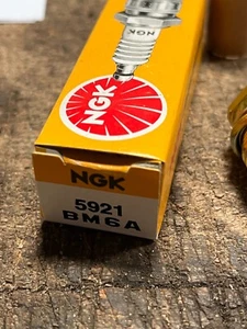 Se adapta a bujías NGK BM6A suministradas como un par G20 - Imagen 1 de 5