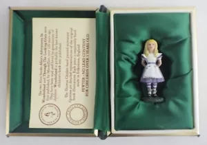 Statuina vintage Alice nel paese delle meraviglie in peltro di Alice di Thomas Chislett - Foto 1 di 12