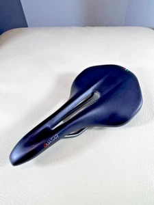 Selle Repente Quasar Aeron Saddle, Black, Chromoly, 142 mm 178 Grams - Picture 1 of 6
