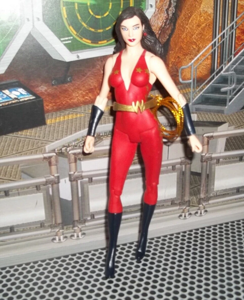 DC DIRECT  COLLECTIBLES INFINITE CRISIS SERIES  DONNA TROY WONDER GIRL FIGURE - Image 1 of 1
