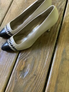 Evins Made In Italy Women's Leather Pumps Black & Beige, Size 9.5 AA - Picture 1 of 12