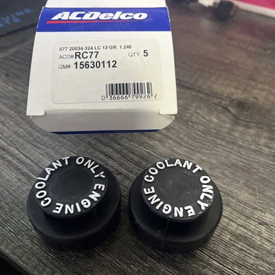 Corvette GM# 15630112 X 2 1984-1996 tapa de depósito de recuperación de refrigerante RC77 NOS Foto 1 de 3