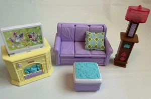 Fisher Price Loving FAMILY ROOM casa delle bambole mobili viola estraibile divano lampada TV - Foto 1 di 11