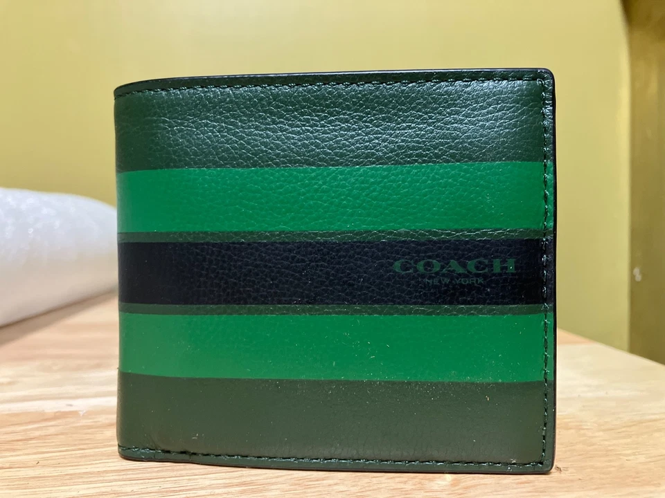 coach green wallet 3in1 - Image 1 of 4