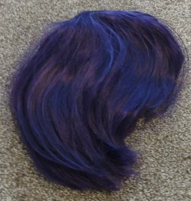 NUEVA PELUCA CORTA RECTA MORADA ADULTO CON CLIPS AJUSTABLES EN EL INTERIOR - TALLA ÚNICA Foto 1 de 4