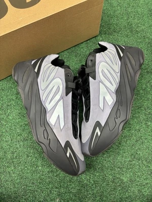Adidas Yeezy Boost 700 MNVN Nylon Tenis Geoda, Para Hombre Talla 12, GW9526 Foto 1 de 4