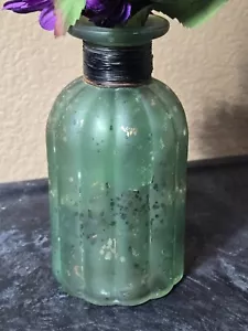 Vintage Frosted Green Speckled Vase 5.5" Tall Includes Silk Flowers - Picture 1 of 5