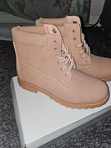 Ladies Boots Size 6 Brand New - Picture 1 of 2