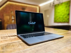 Apple MacBook Pro 13,3" | 1 TB SSD | 16 GB RAM | i7 8.Gen | Touch Bar - Bild 1 von 11