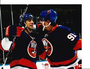 NEW YORK ISLANDERS MATT MOULSON SIGNED 8X10 - Picture 1 of 1