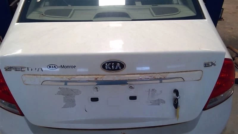 Sedã Trunk Hatch sem spoiler compatível com 07-09 Kia Spectra fabricante de equipamento original - Imagem 1 de 4