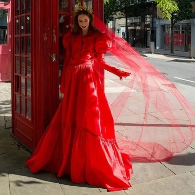 Velos de boda clásicos de novia hilo liso 1 nivel velo suave con peine negro rojo Foto 1 de 4
