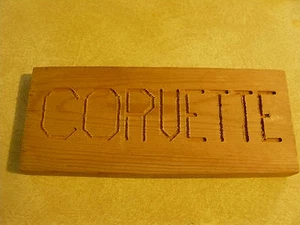 TABLERO DE PINO CORVETTE GRABADO EN 8"" X 3 1/4"" X 11/16"" - Plum Creek estampado en el extremo - Imagen 1 de 3