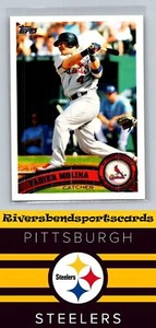 2011 Topps #90a Yadier Molina - Picture 1 of 2